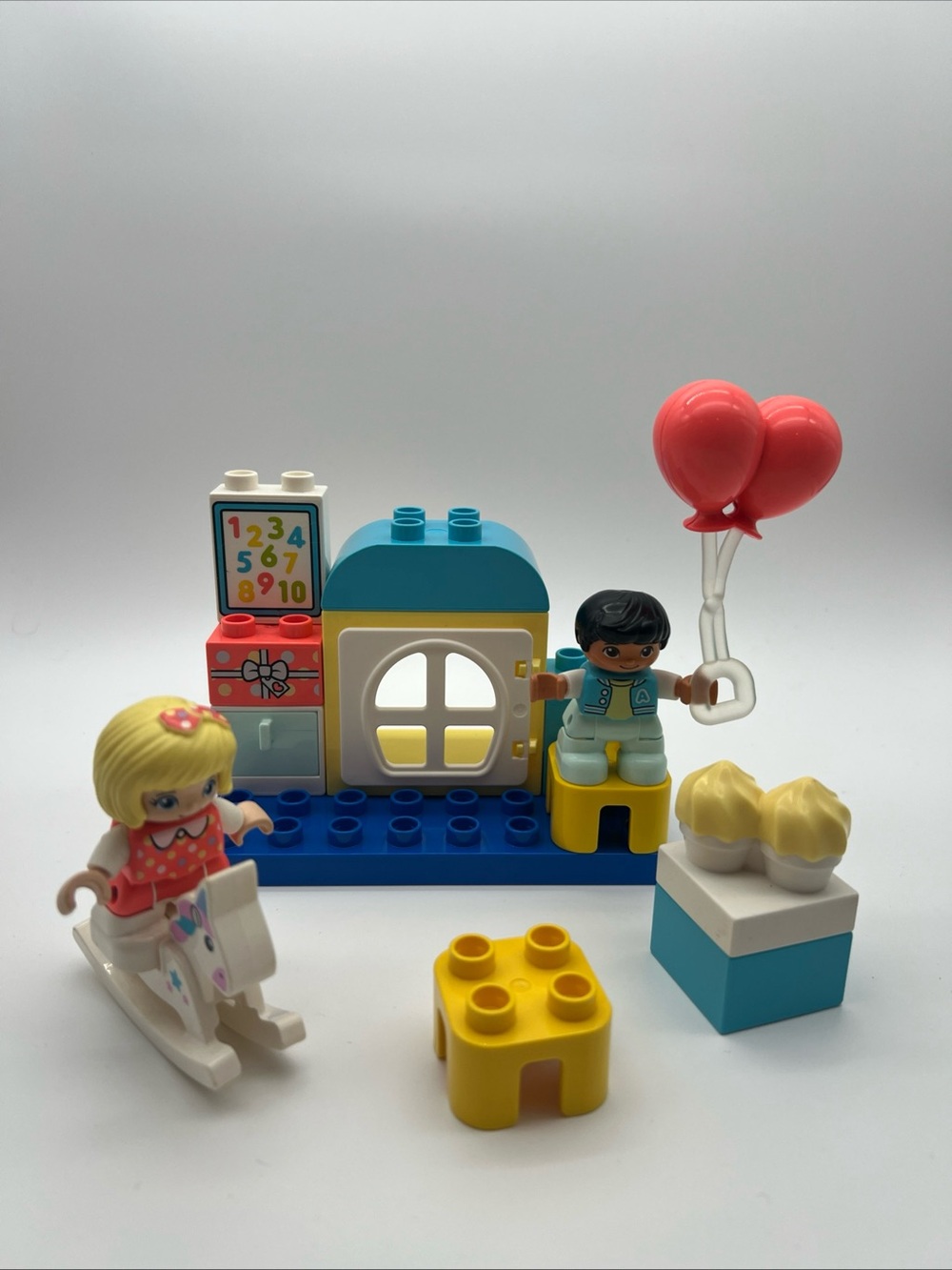 LEGO DUPLO Playroom 10925 2 figures, balloons, rocking horse